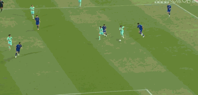 第29分钟，韦世豪左路突破后斜传，武磊铲射为国足扳平比分。